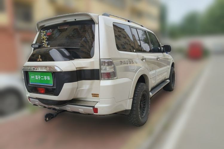 Used Mitsubishi Pajero  Rear Right 45 Deg