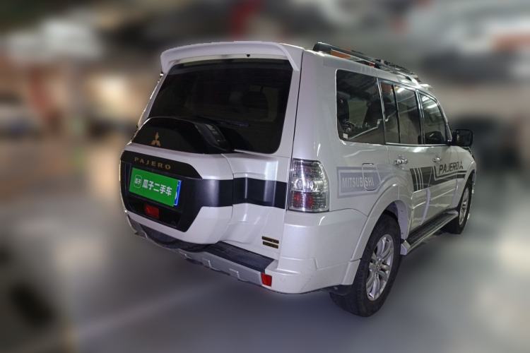 Used Mitsubishi Pajero  Rear Right 45 Deg