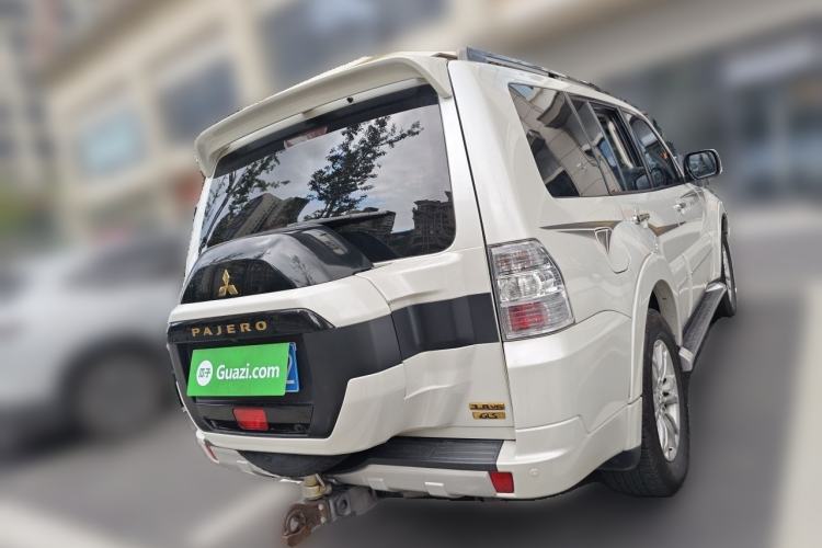 Used Mitsubishi Pajero  Rear Right 45 Deg