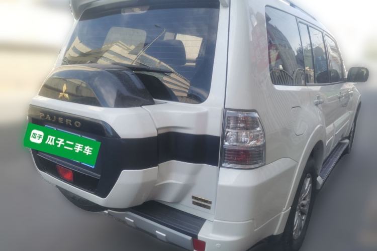 Used Mitsubishi Pajero  Rear Right 45 Deg