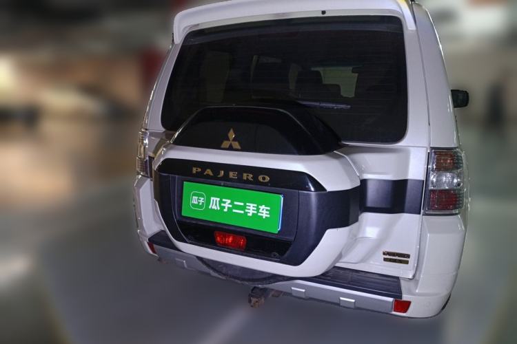 Used Mitsubishi Pajero  Rear