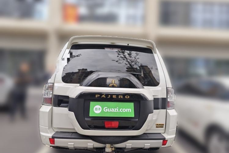 Used Mitsubishi Pajero  Rear