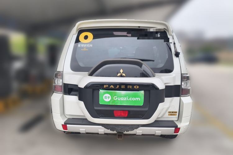 Used Mitsubishi Pajero  Rear