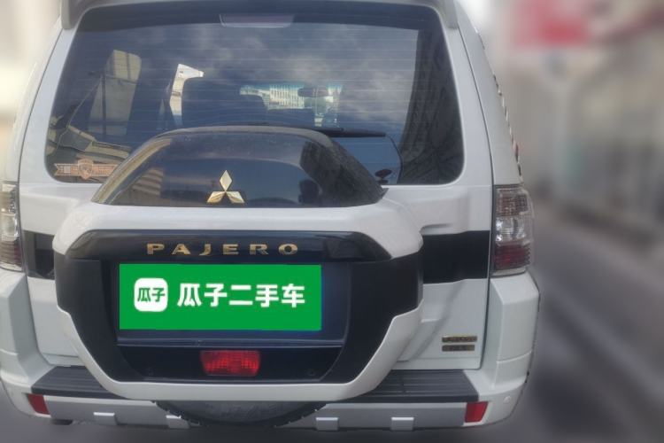 Used Mitsubishi Pajero  Rear