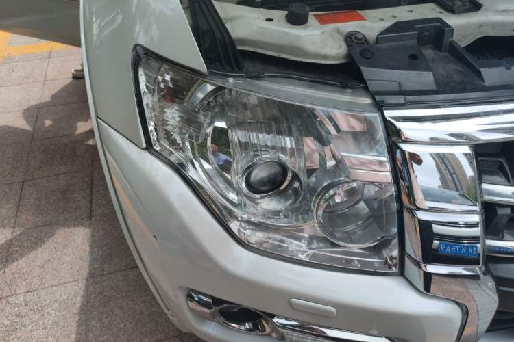 Used Mitsubishi Pajero 2019 3.0L Automatic Prestige Edition Right Front Headlight