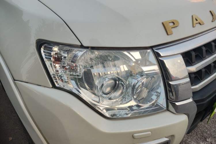 Used Mitsubishi Pajero 2019 3.0L Automatic Comfort Edition Right Front Headlight