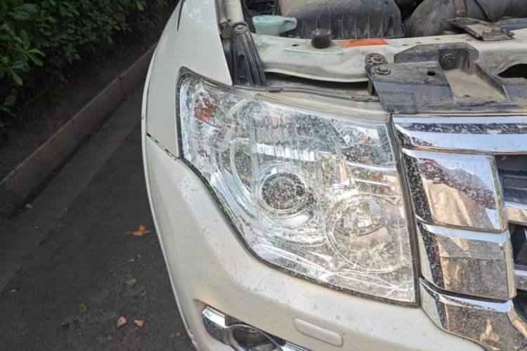 Used Mitsubishi Pajero  Right Front Headlight