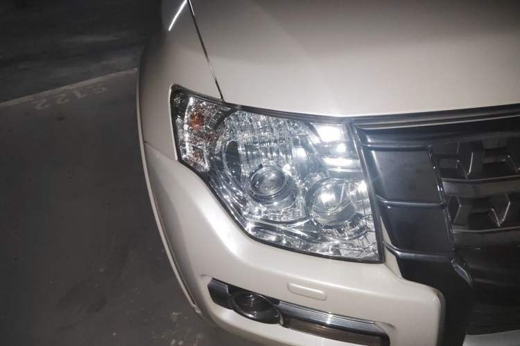 Used Mitsubishi Pajero 2019 V97 3.8L 5-Door GLS Middle East Edition Right Front Headlight