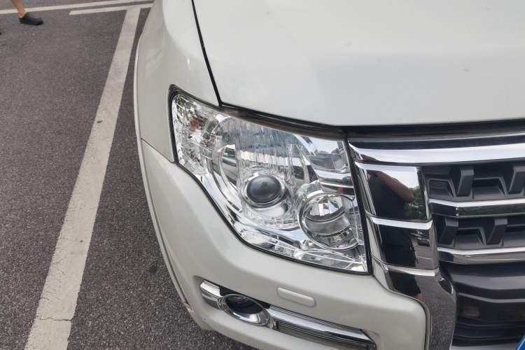 Used Mitsubishi Pajero 2019 V97 3.8L 5-Door GLS Sunroof Dual Differential – Middle East Right Front Headlight
