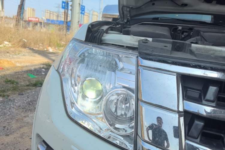 Used Mitsubishi Pajero  Right Front Headlight
