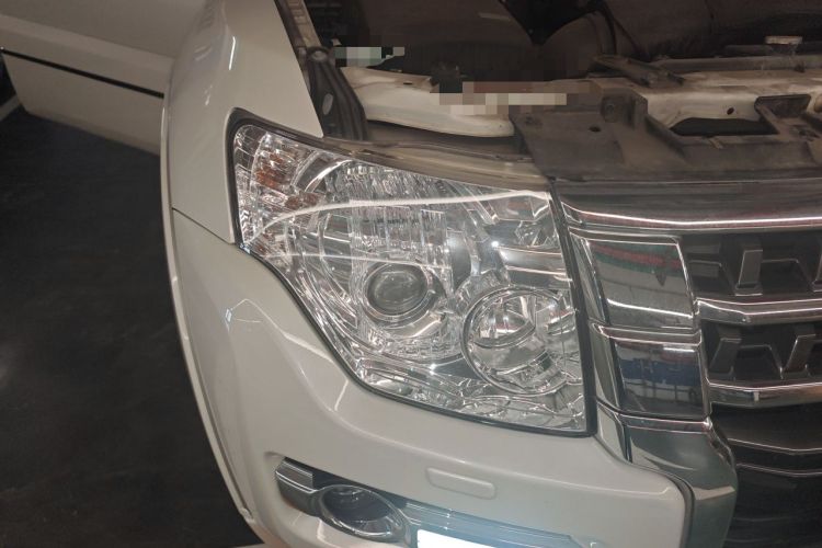 Used Mitsubishi Pajero  Right Front Headlight