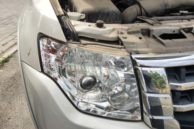 Used Mitsubishi Pajero 2019 3.0L Automatic Standard Edition Right Front Headlight