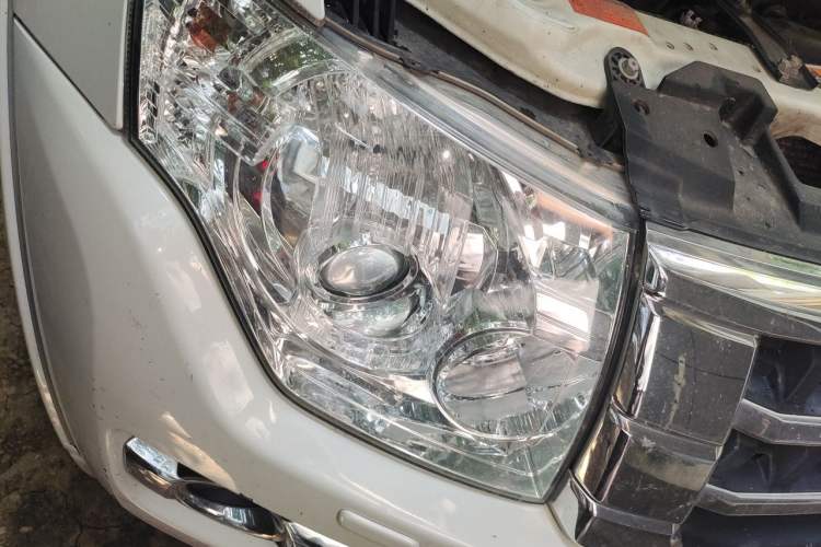 Used Mitsubishi Pajero 2019 3.0L Automatic Comfort Edition Right Front Headlight