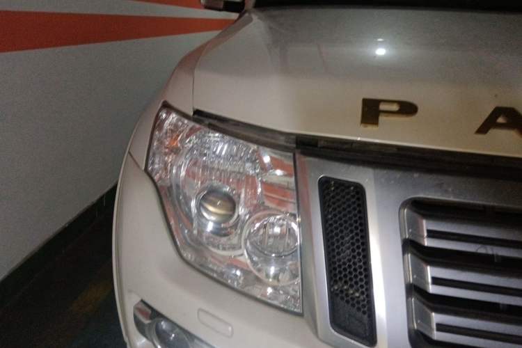 Used Mitsubishi Pajero 2019 3.0L Automatic Comfort Edition Right Front Headlight
