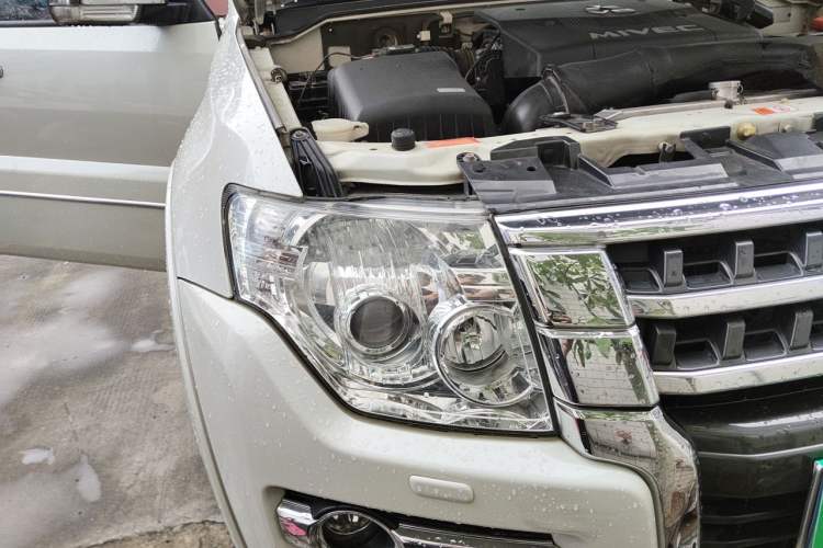 Used Mitsubishi Pajero 2019 V97 3.8L 5-Door GLS Sunroof Dual Differential – Middle East Right Front Headlight