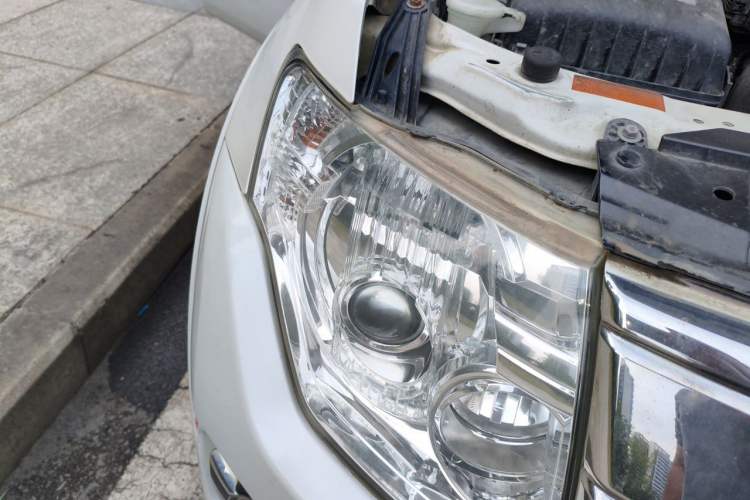 Used Mitsubishi Pajero  Right Front Headlight