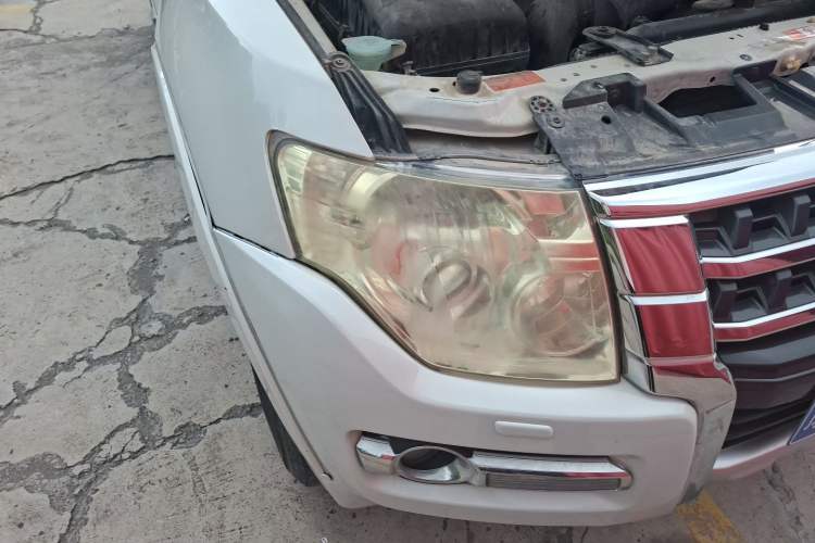 Used Mitsubishi Pajero 2019 V97 3.8L 5-Door GLS Middle East Edition Right Front Headlight