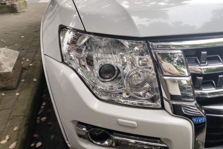Used Mitsubishi Pajero 2019 V97 3.8L 5-Door GLS Middle East Edition Right Front Headlight