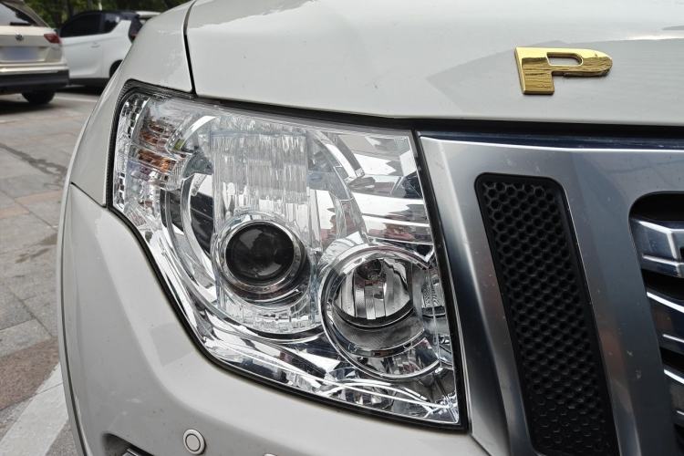 Used Mitsubishi Pajero 2019 3.0L Automatic Standard Edition Right Front Headlight