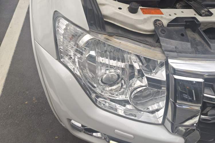 Used Mitsubishi Pajero  Right Front Headlight