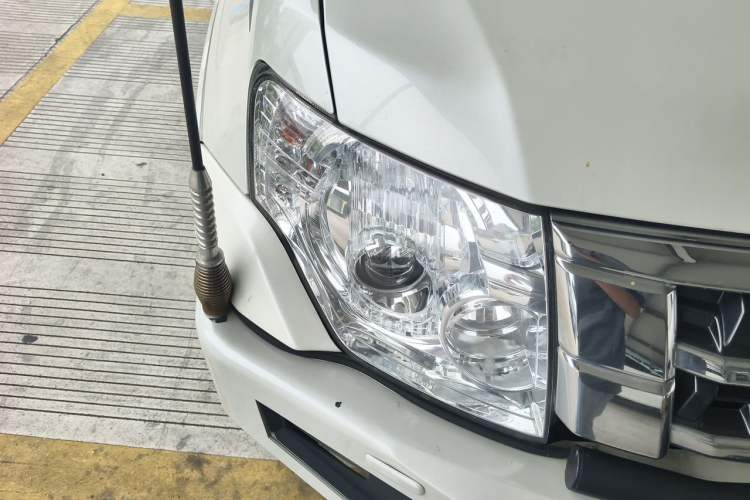 Used Mitsubishi Pajero  Right Front Headlight