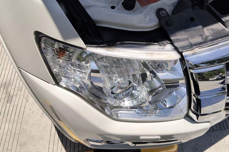 Used Mitsubishi Pajero 2019 3.0L Automatic Luxury Edition Right Front Headlight