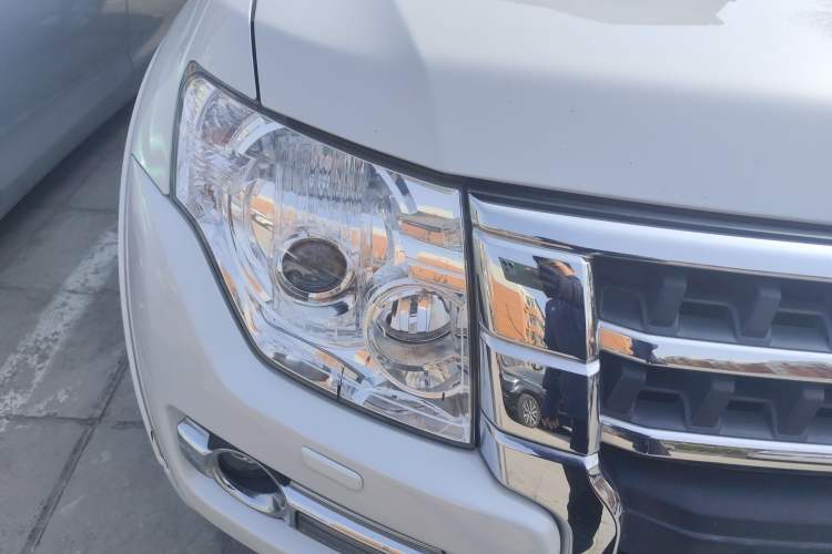 Used Mitsubishi Pajero 2019 3.0L Automatic Standard Edition Right Front Headlight