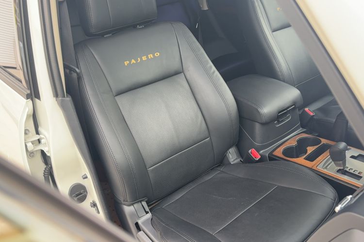 Used Mitsubishi Pajero 2019 3.0L Automatic Comfort Edition Right Front Seat