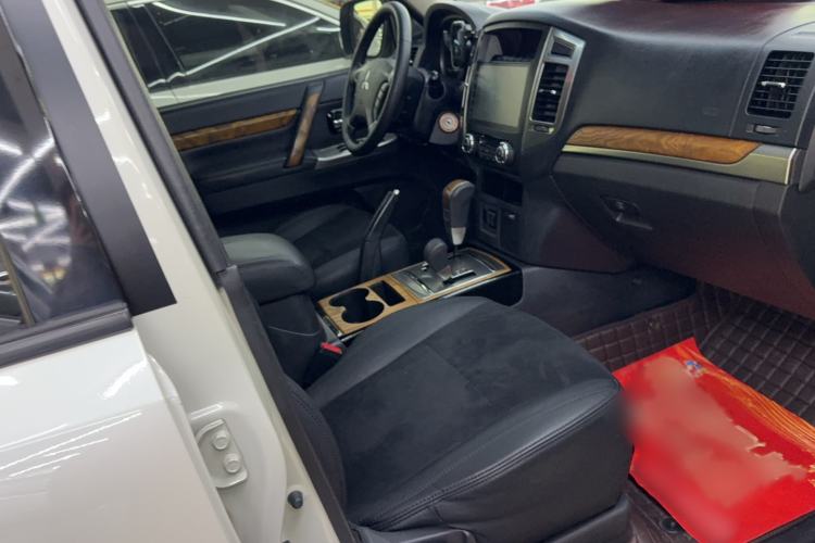 Used Mitsubishi Pajero 2019 3.0L Automatic Standard Edition Right Front Seat