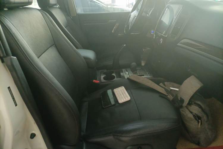 Used Mitsubishi Pajero 2019 V97 3.8L 5-Door GLS Middle East Edition Right Front Seat