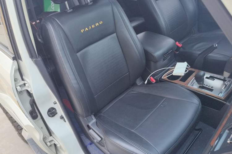 Used Mitsubishi Pajero 2019 3.0L Automatic Standard Edition Right Front Seat