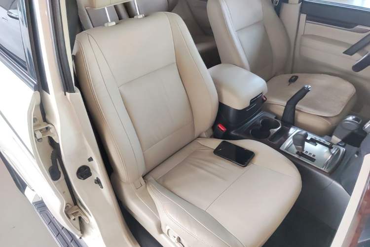 Used Mitsubishi Pajero 2019 V97 3.8L 5-Door GLS Middle East Edition Right Front Seat