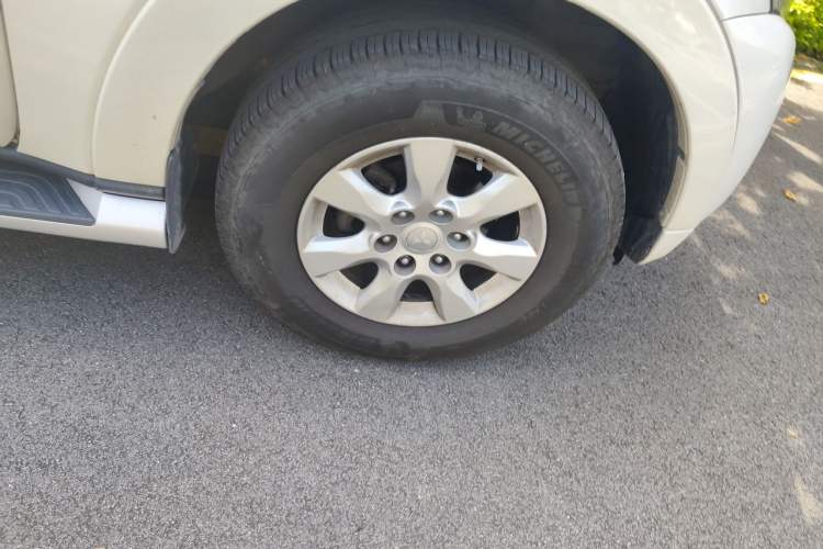 Used Mitsubishi Pajero  Right Front Wheel Hub