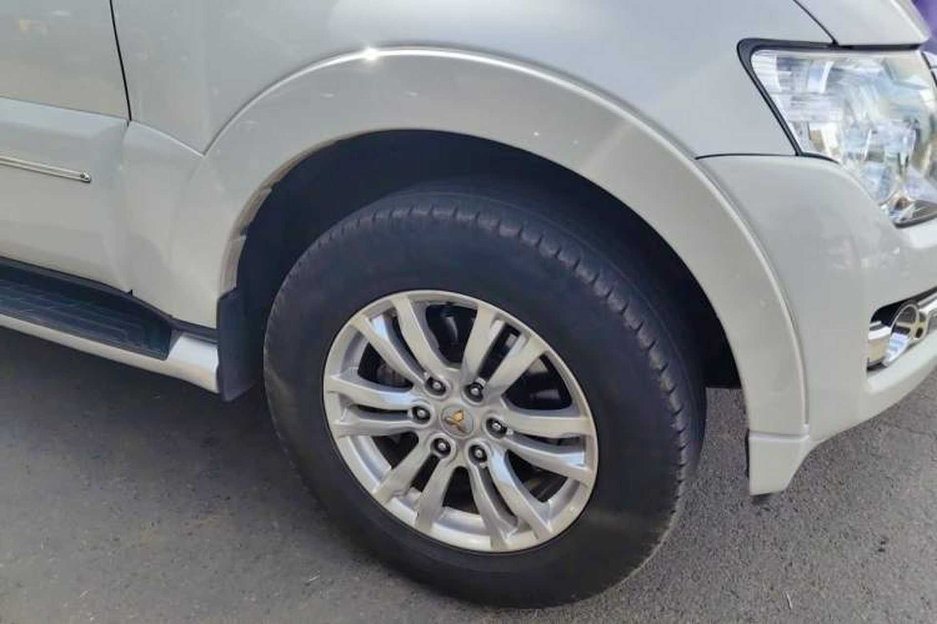 Used Mitsubishi Pajero 2019 V97 3.8L 5-Door GLS Middle East Edition Right Front Wheel Hub