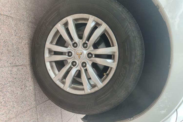 Used Mitsubishi Pajero 2019 3.0L Automatic Prestige Edition Right Front Wheel Hub
