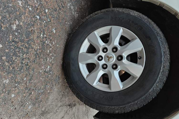 Used Mitsubishi Pajero 2019 3.0L Automatic Prestige Edition Right Front Wheel Hub
