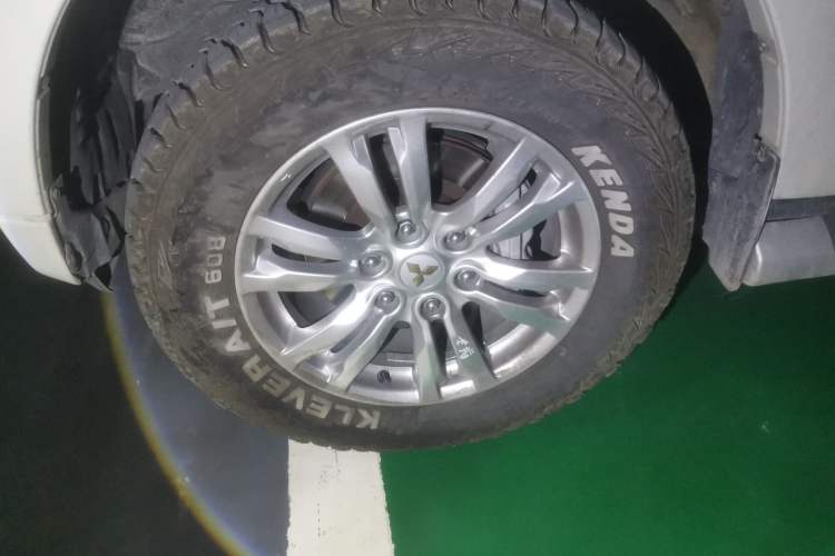 Used Mitsubishi Pajero  Right Front Wheel Hub