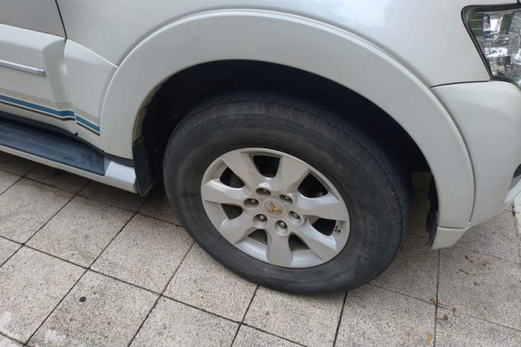 Used Mitsubishi Pajero 2019 3.0L Automatic Prestige Edition Right Front Wheel Hub
