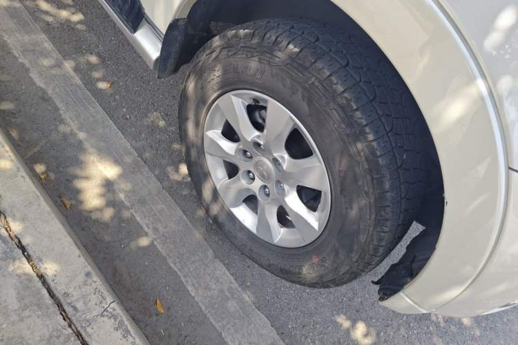 Used Mitsubishi Pajero 2019 3.0L Automatic Comfort Edition Right Front Wheel Hub