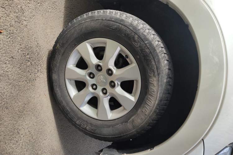 Used Mitsubishi Pajero 2019 3.0L Automatic Standard Edition Right Front Wheel Hub