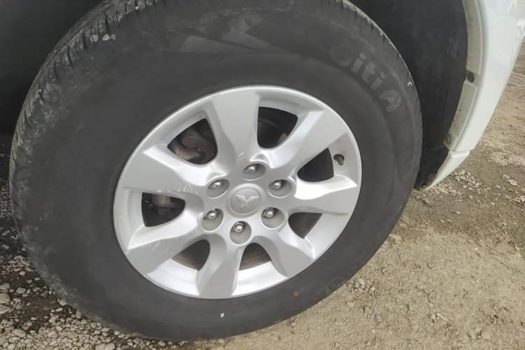 Used Mitsubishi Pajero 2019 3.0L Automatic Standard Edition Right Front Wheel Hub