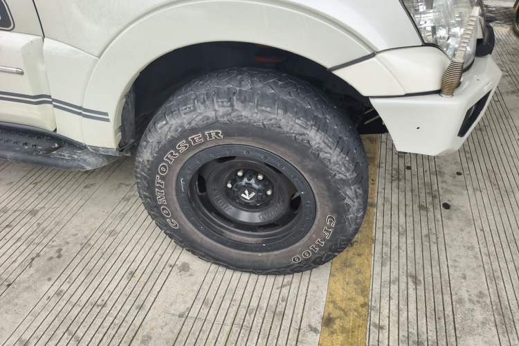 Used Mitsubishi Pajero  Right Front Wheel Hub