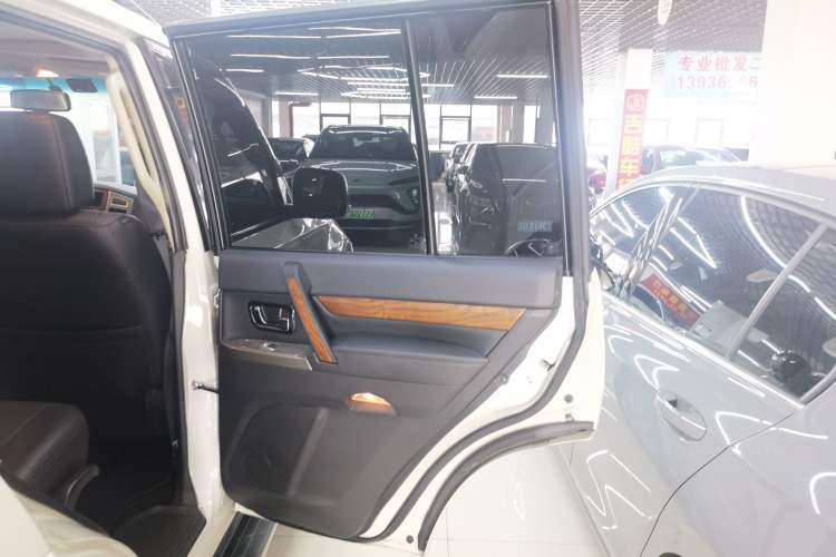 Used Mitsubishi Pajero 2019 3.0L Automatic Luxury Edition Right Rear Door Interior