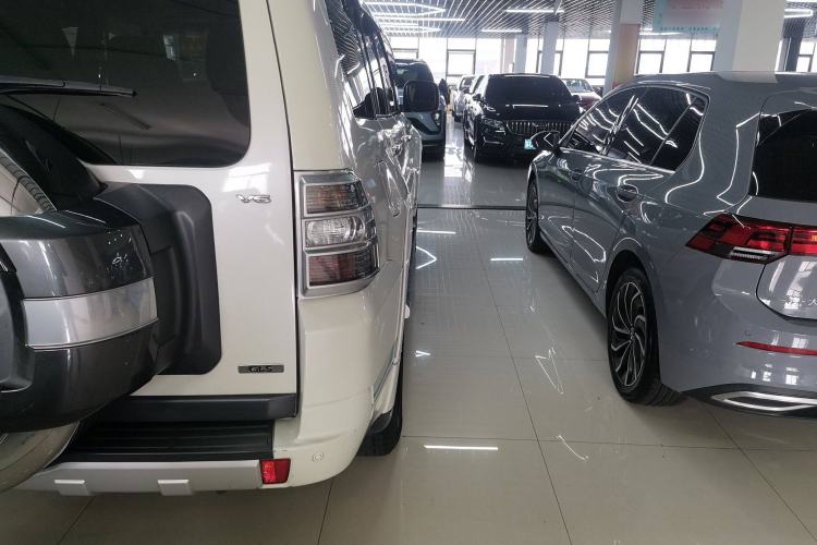 Used Mitsubishi Pajero 2019 3.0L Automatic Luxury Edition Right Rear Taillight