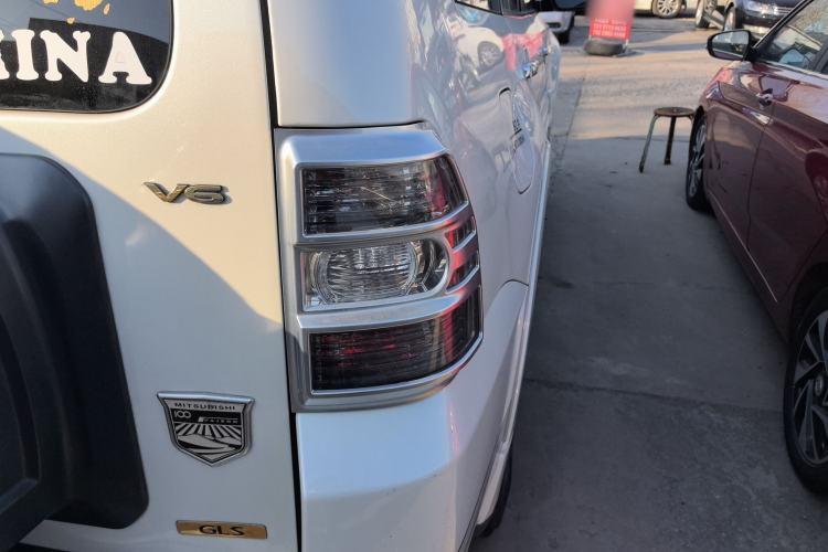 Used Mitsubishi Pajero 2019 3.0L Automatic Prestige Edition Right Rear Taillight