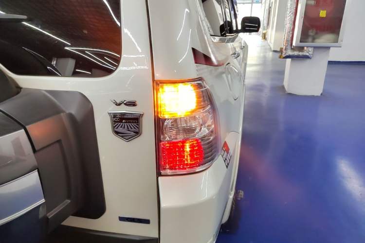 Used Mitsubishi Pajero 2019 3.0L Automatic Luxury Edition Right Rear Taillight
