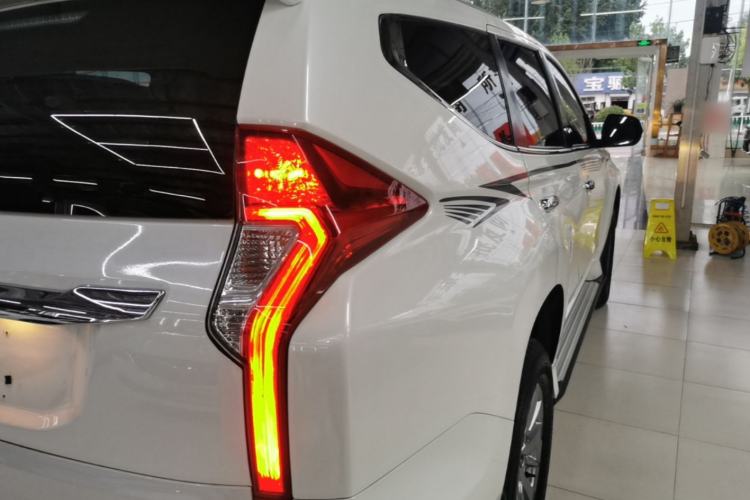 Used Mitsubishi Pajero 2019 3.0L Automatic Standard Edition Right Rear Taillight