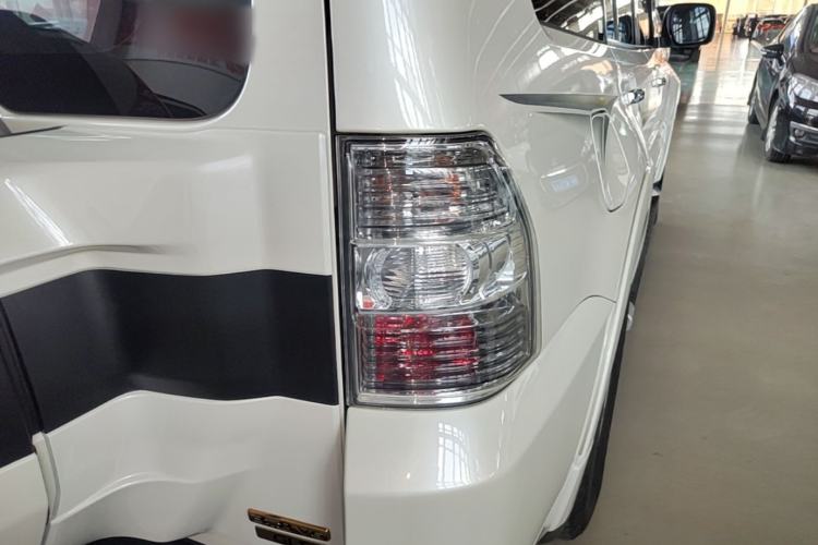 Used Mitsubishi Pajero 2019 V97 3.8L 5-Door GLS Middle East Edition Right Rear Taillight