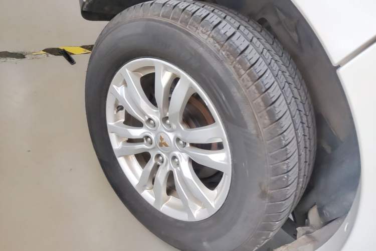 Used Mitsubishi Pajero 2019 V97 3.8L 5-Door GLS Middle East Edition Right Rear Wheel Hub