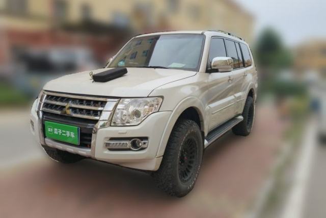 Used Mitsubishi Pajero 2019, 3.8L V6, with large sunroof